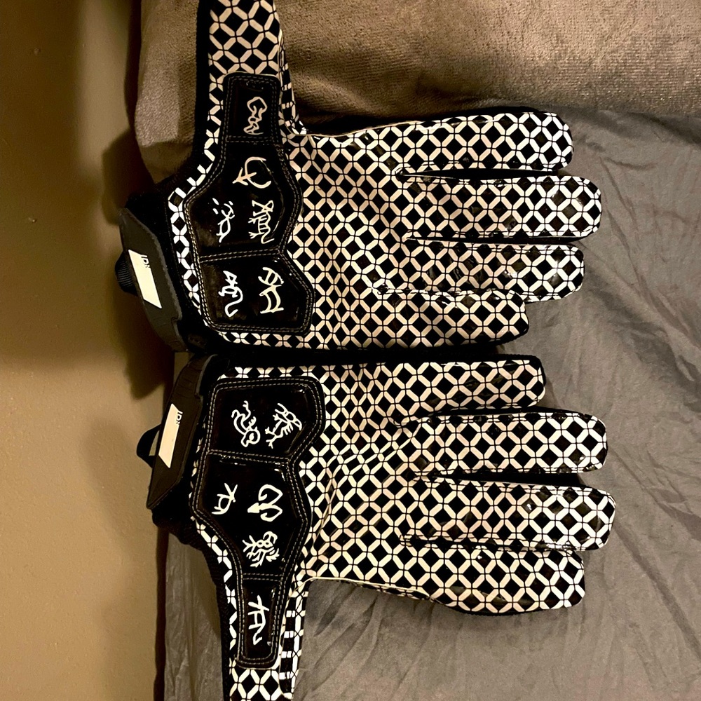 Football receiving gloves